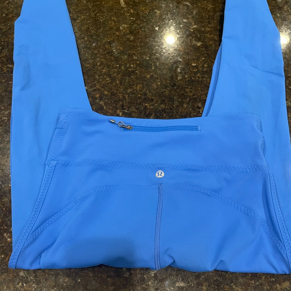 Lululemon leggings size 6